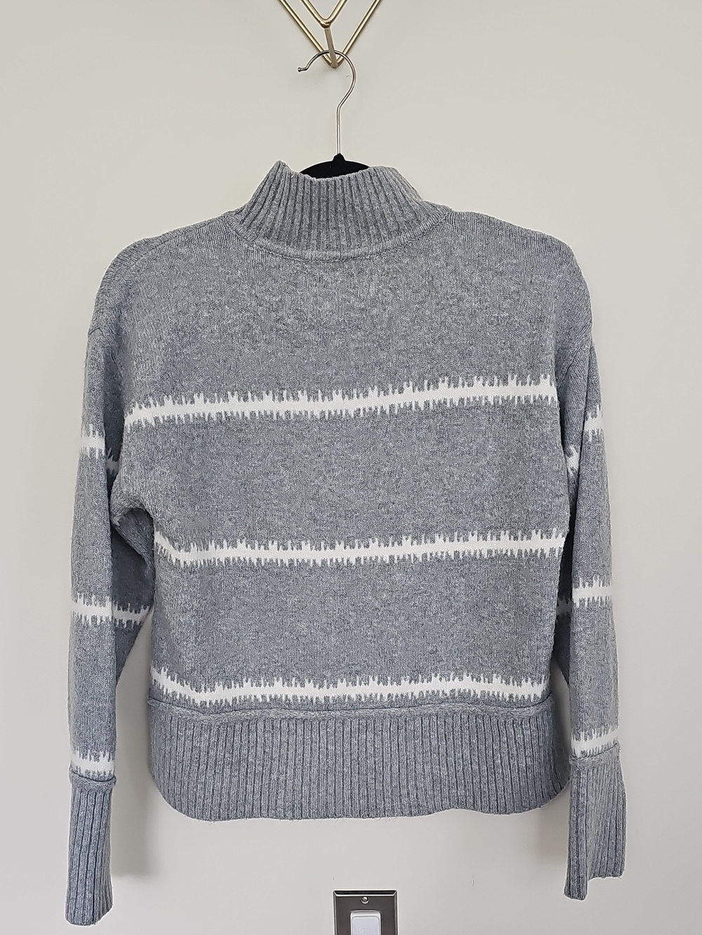Nine West Cozy Gray Stripe Mock-Neck Sweater Size XS - Picture 7 of 9